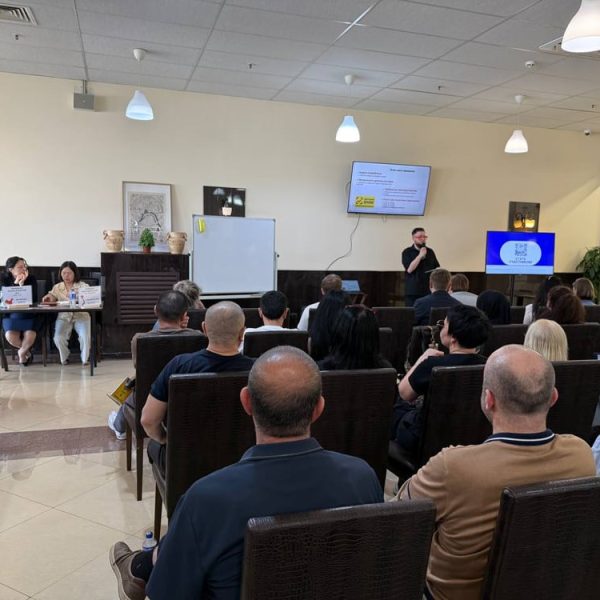 Photo 5429258083336583046 Y